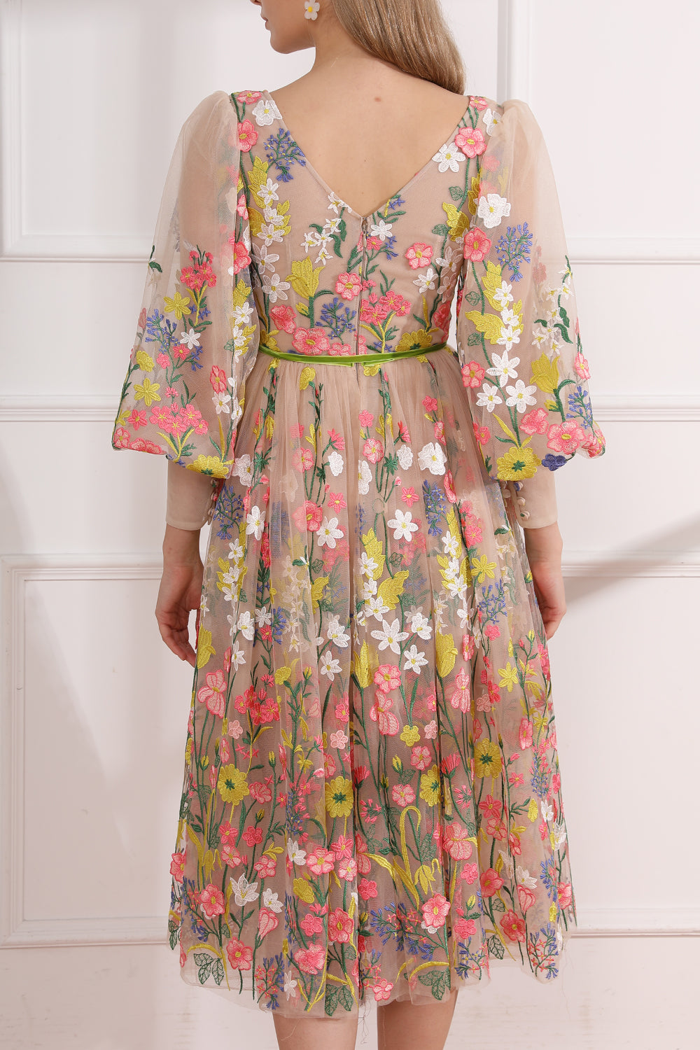 Vestido midi con cuello en V, mangas abullonadas y bordado floral 2023065