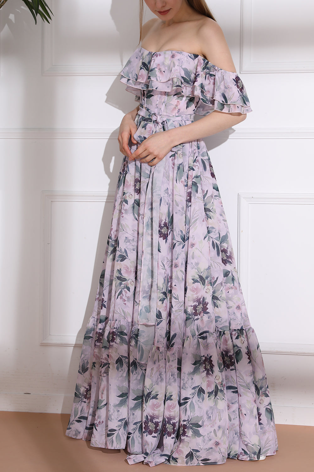 Vestido de gasa con estampado floral y corsé con hombros descubiertos