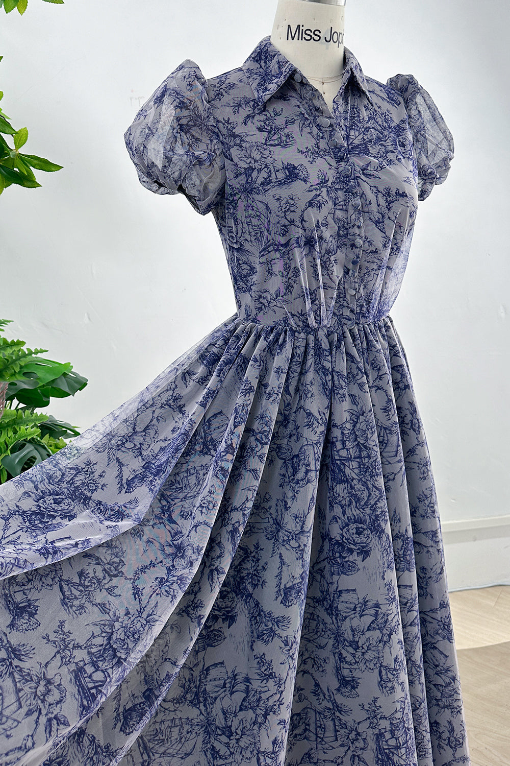 MissJophiel Short Sleeves Shirt Collar Neck Floral Midi Dress Blue Floral Print / Floor Length / US6 MissJophiel Short Sleeves Shirt Collar Neck Floral Midi Dress Blue Floral Print / Floor Length / US6