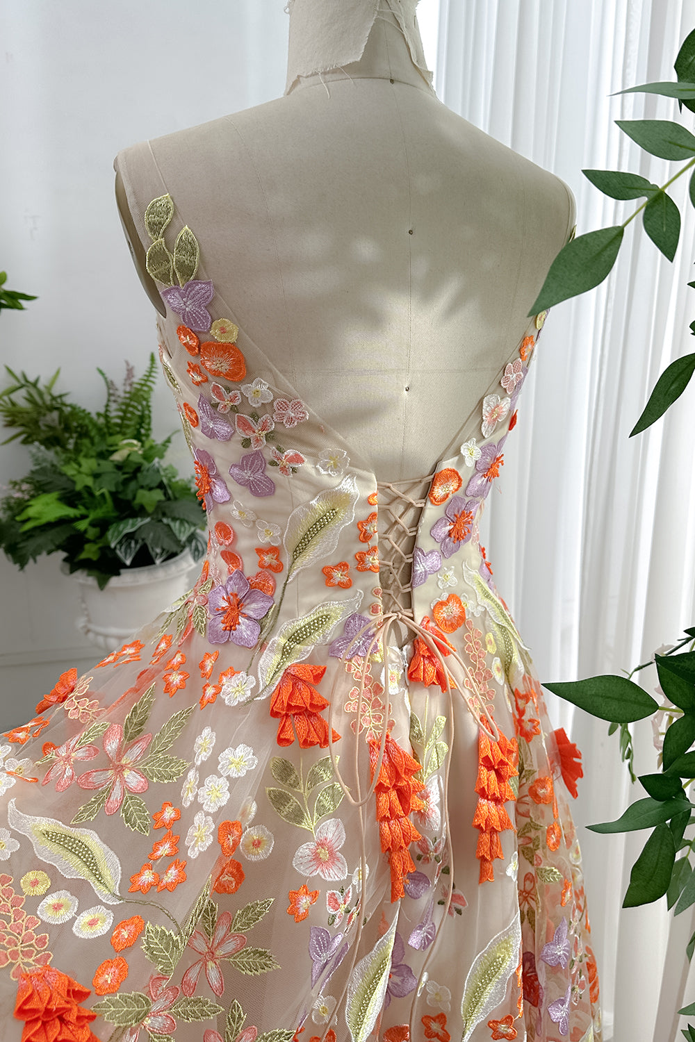 Träger V-Ausschnitt Korsett Blumenstickerei Midikleid