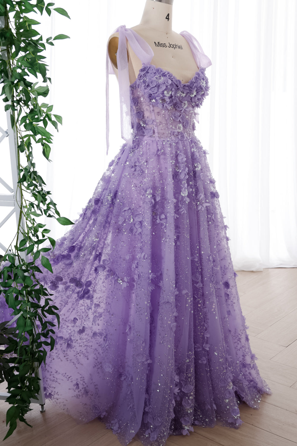 Tela de tul con bordado floral 3D y lentejuelas: tul transparente y brillante para vestidos y trajes de noche.