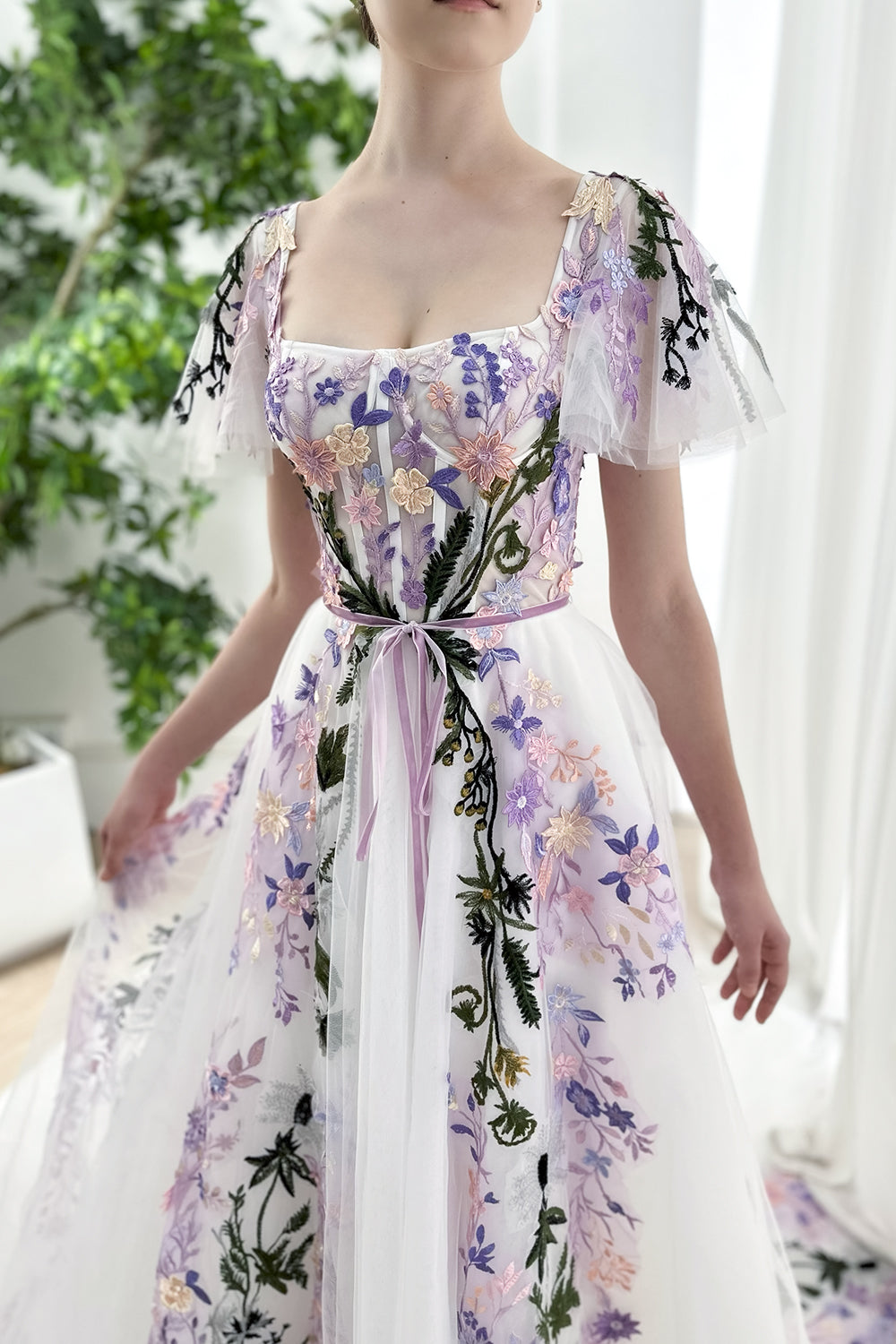 Short Sleeves Floral Applique Ivory Wedding Dress with Train