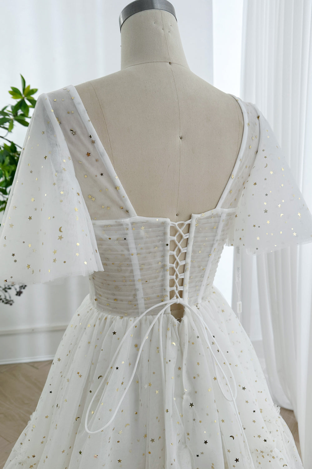 Gold Starry Tulle Sweetheart White Mini Dress with Flutter Sleeves