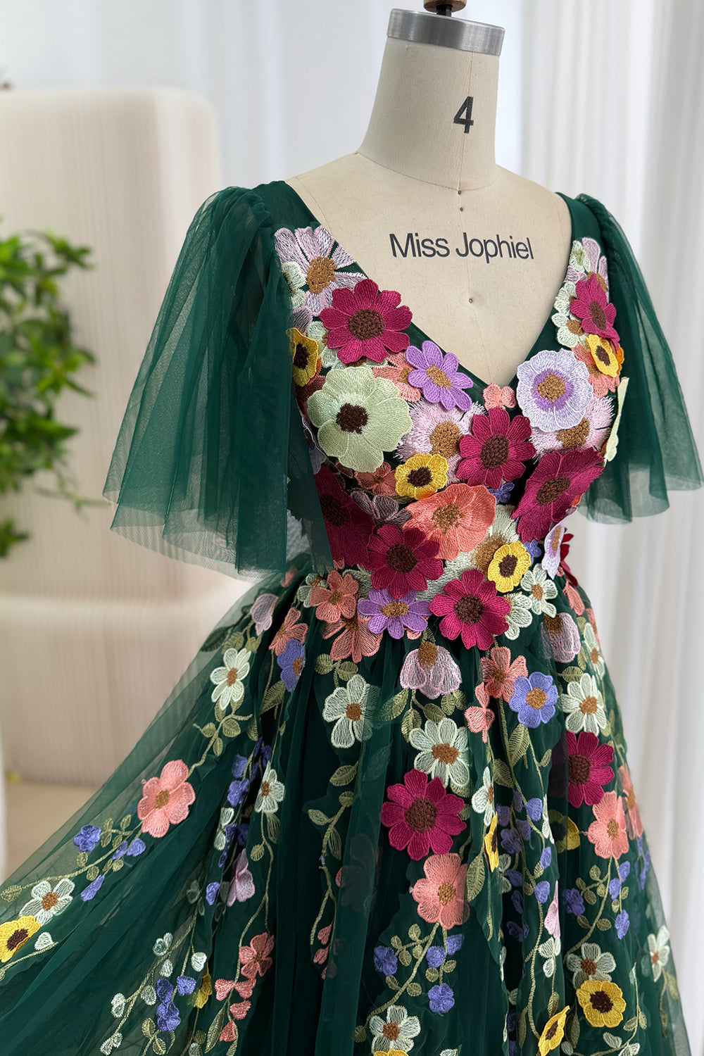emerald green floral prom dress V Neck Embroidered Tulle Ball Gown with Flutter Sleeves Anya - Black Latin feature_Floor-Length The shoulder Size chart * Please Color:green blue