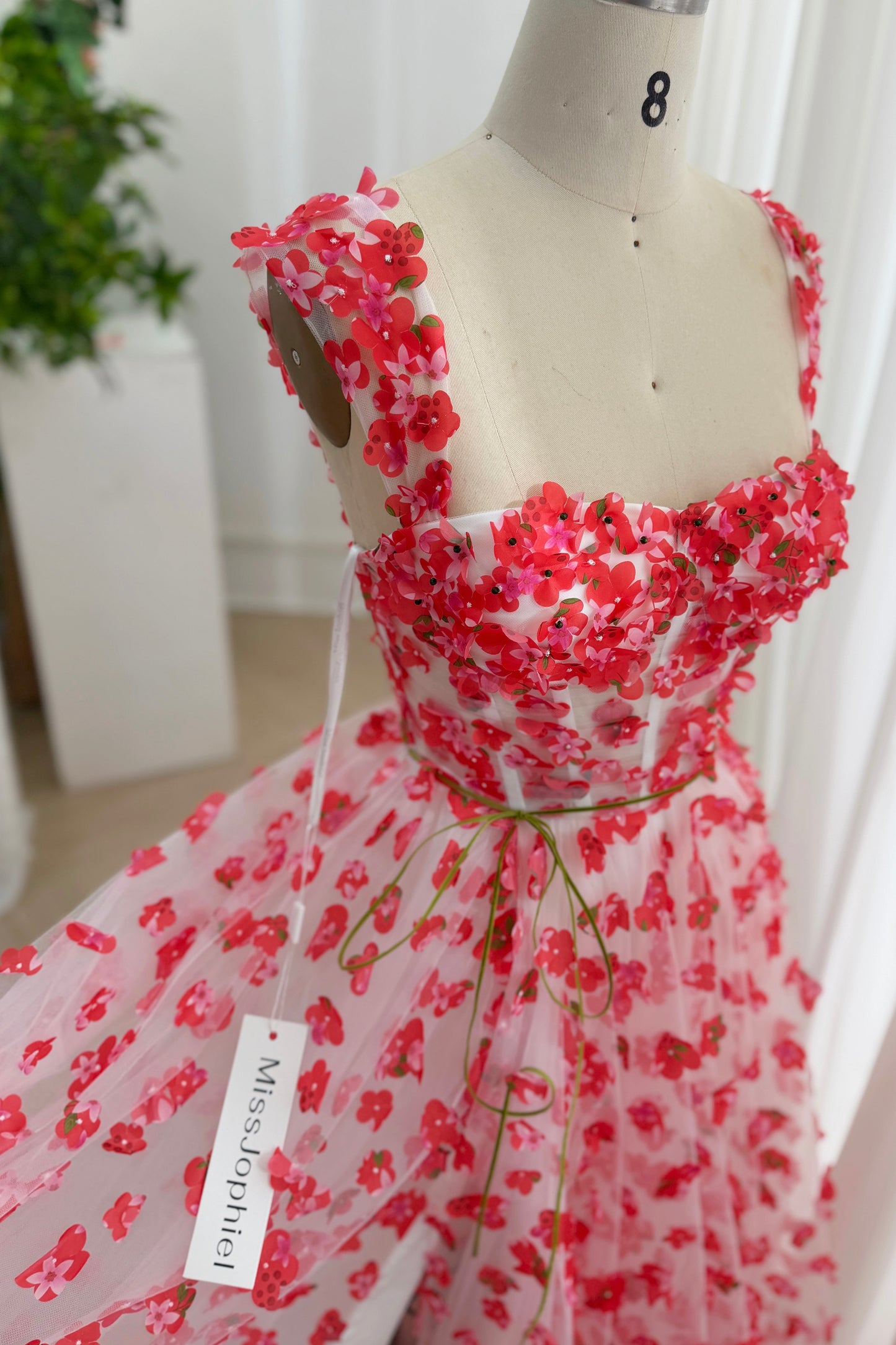 Korsettkleid mit 3D-Blumenmuster in Rosa und Elfenbein mit abnehmbaren Trägern