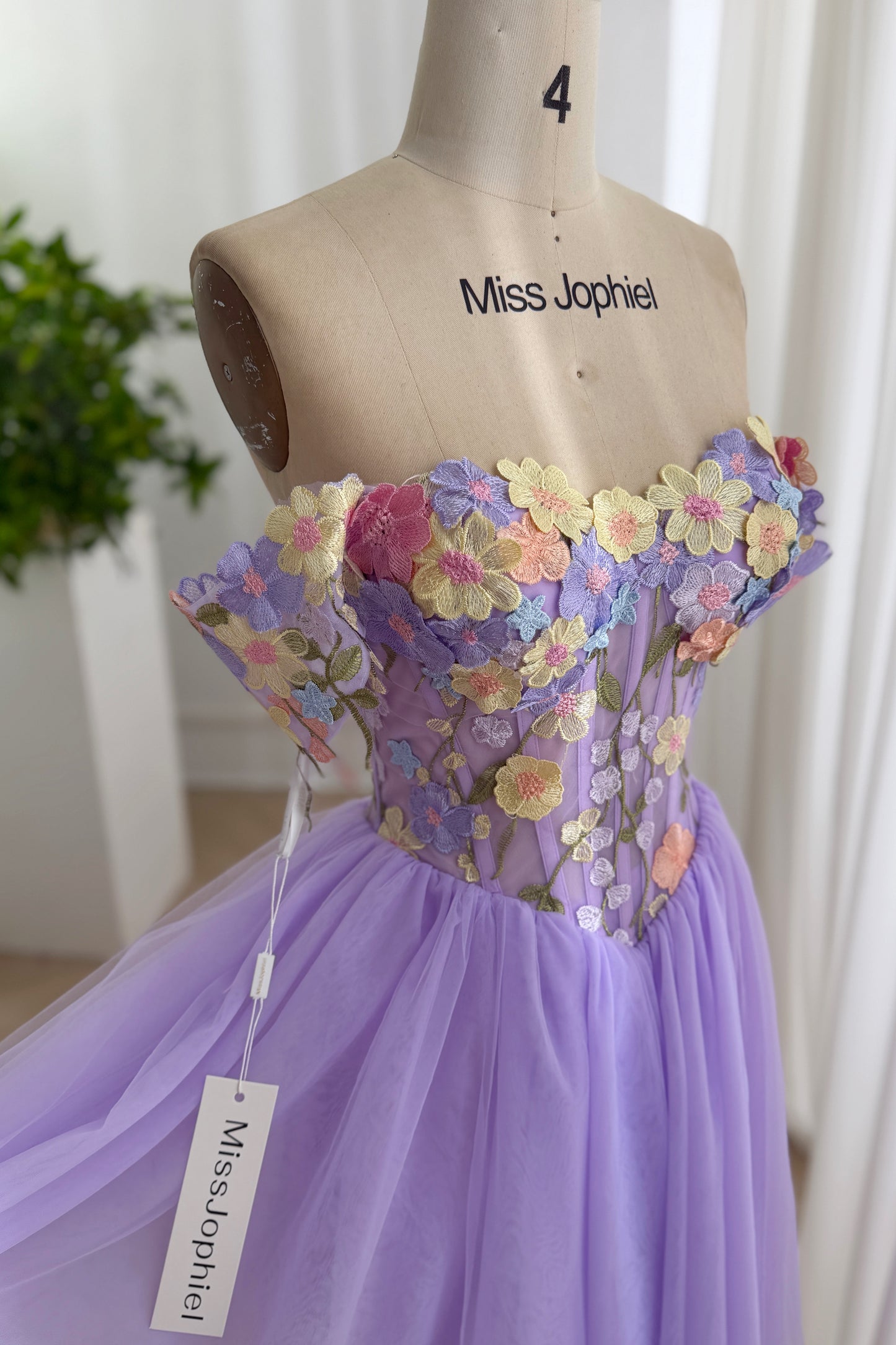 Vestido floral 3D con corsé y hombros descubiertos extraíbles