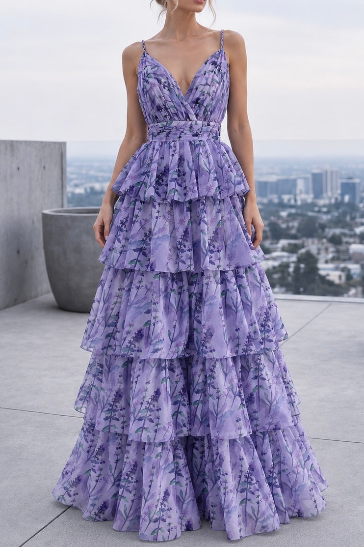 Vestido formal floral escalonado con tirantes y cuello en V