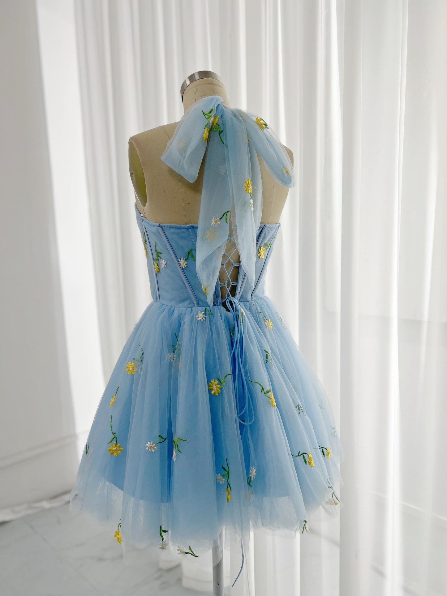 Halter Neckline Sweetheart Mini Prom Dress