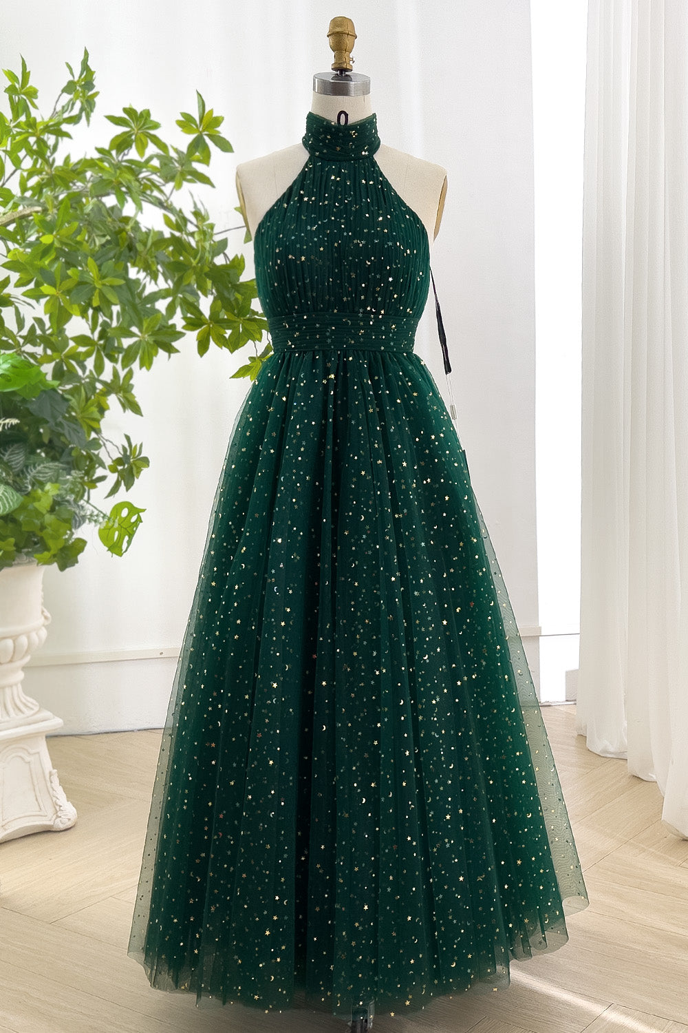 Vestido de fiesta mini con cuello alto y cuello halter