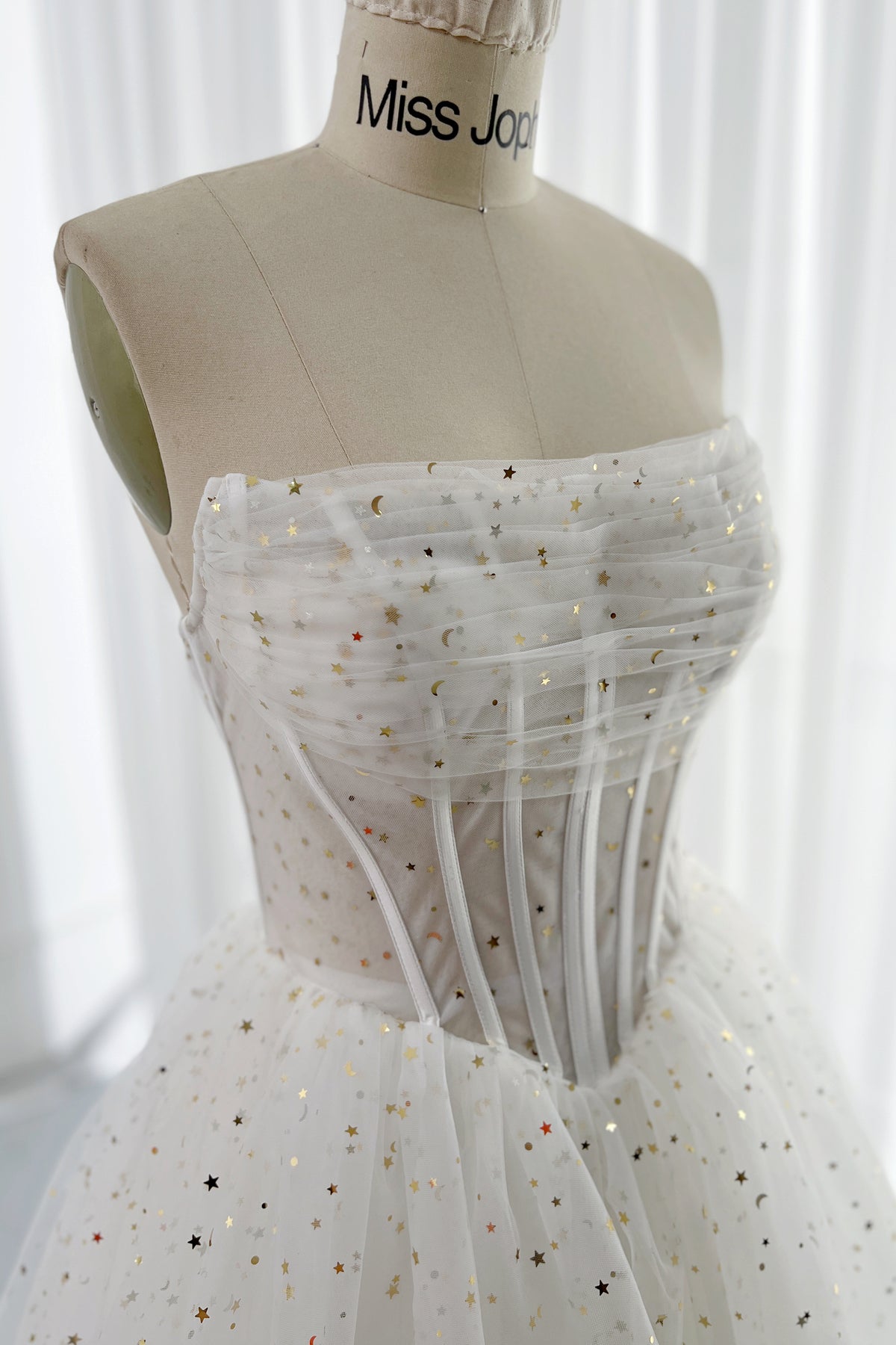 Robe courte bustier corsetée à empiècement illusion avec dos à lacets
