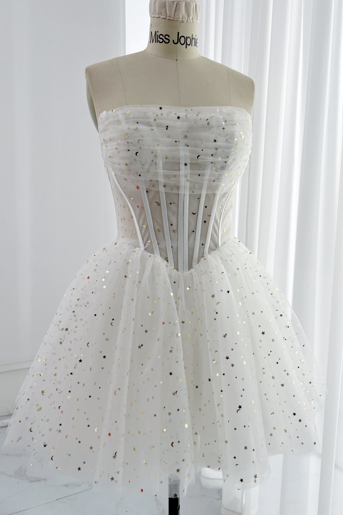 Robe courte bustier corsetée à empiècement illusion avec dos à lacets