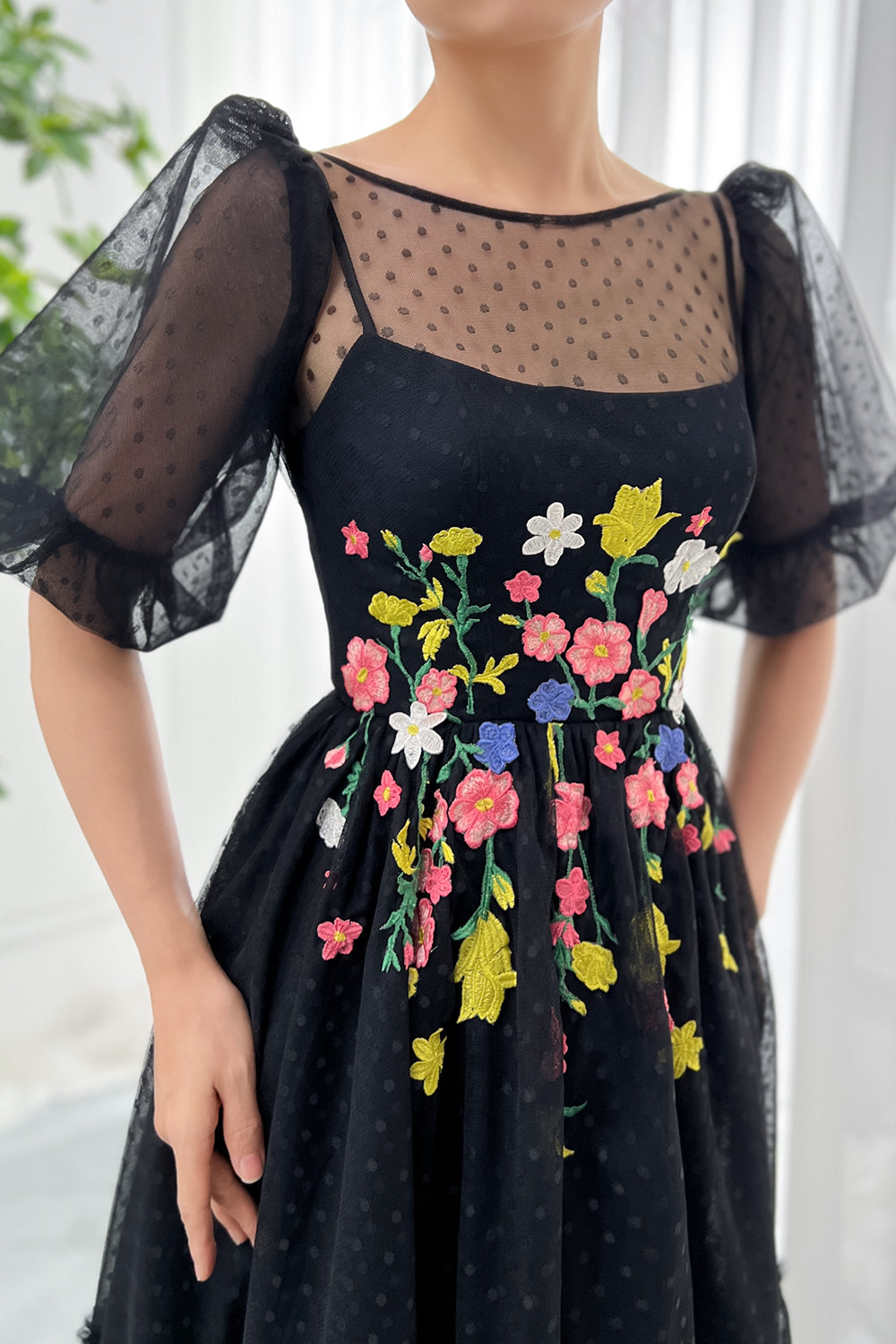 Puff Sleeves Illusion Black Midi Dress with Applique 2023130