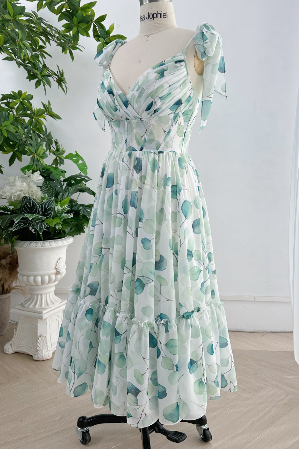 MissJophiel Spaghetti Straps Corset Floral Chiffon Tiered Dress Other / Above Knee / US16 MissJophiel Spaghetti Straps Corset Floral Chiffon Tiered Dress Other / Above Knee / US16