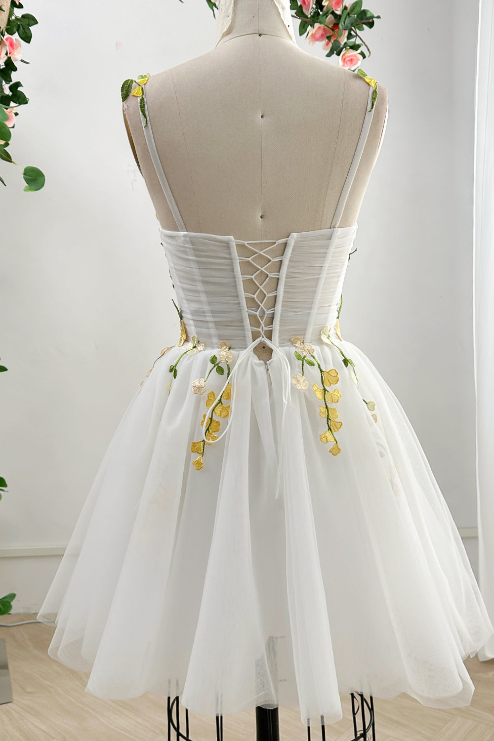 MissJophiel Corset Yellow Floral Applique Mini Ivory Dress Ivory/Yellow / Above Knee / US4 MissJophiel Corset Yellow Floral Applique Mini Ivory Dress Ivory/Yellow / Above Knee / US4