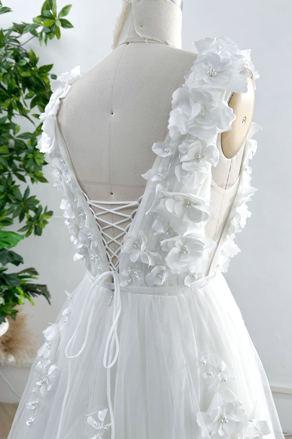 V Neck Sleeveless 3D Floral Applique Midi Wedding Dress