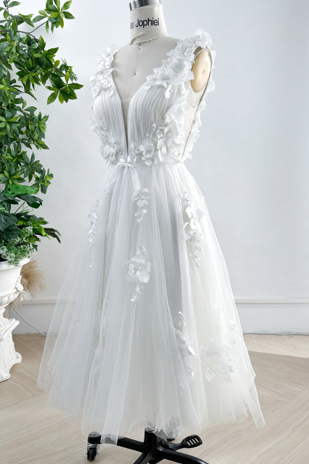 MissJophiel V Neck Sleeveless 3D Floral Applique Midi Wedding Dress