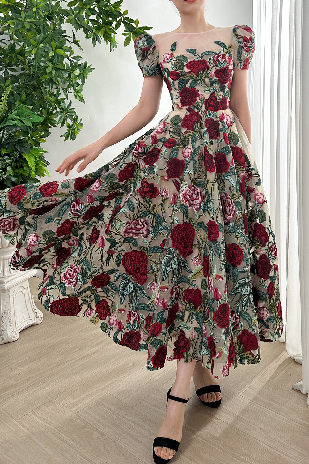 Short Sleeves O Neck Rose Embroidery Midi Dress