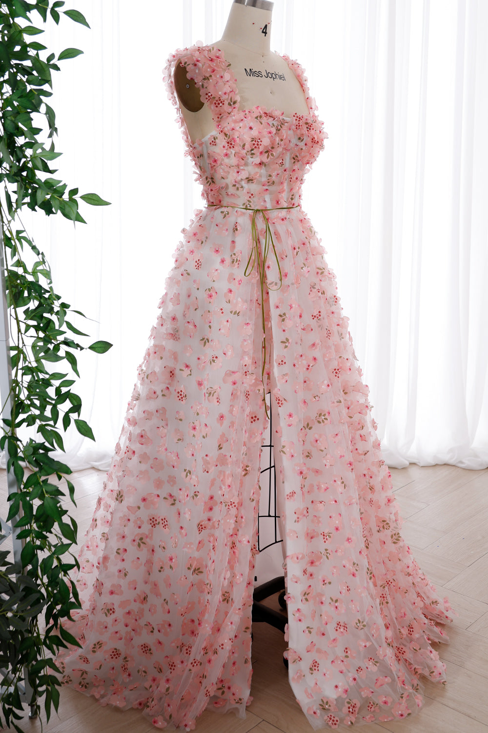 Korsettkleid mit 3D-Blumenmuster in Rosa und Elfenbein mit abnehmbaren Trägern