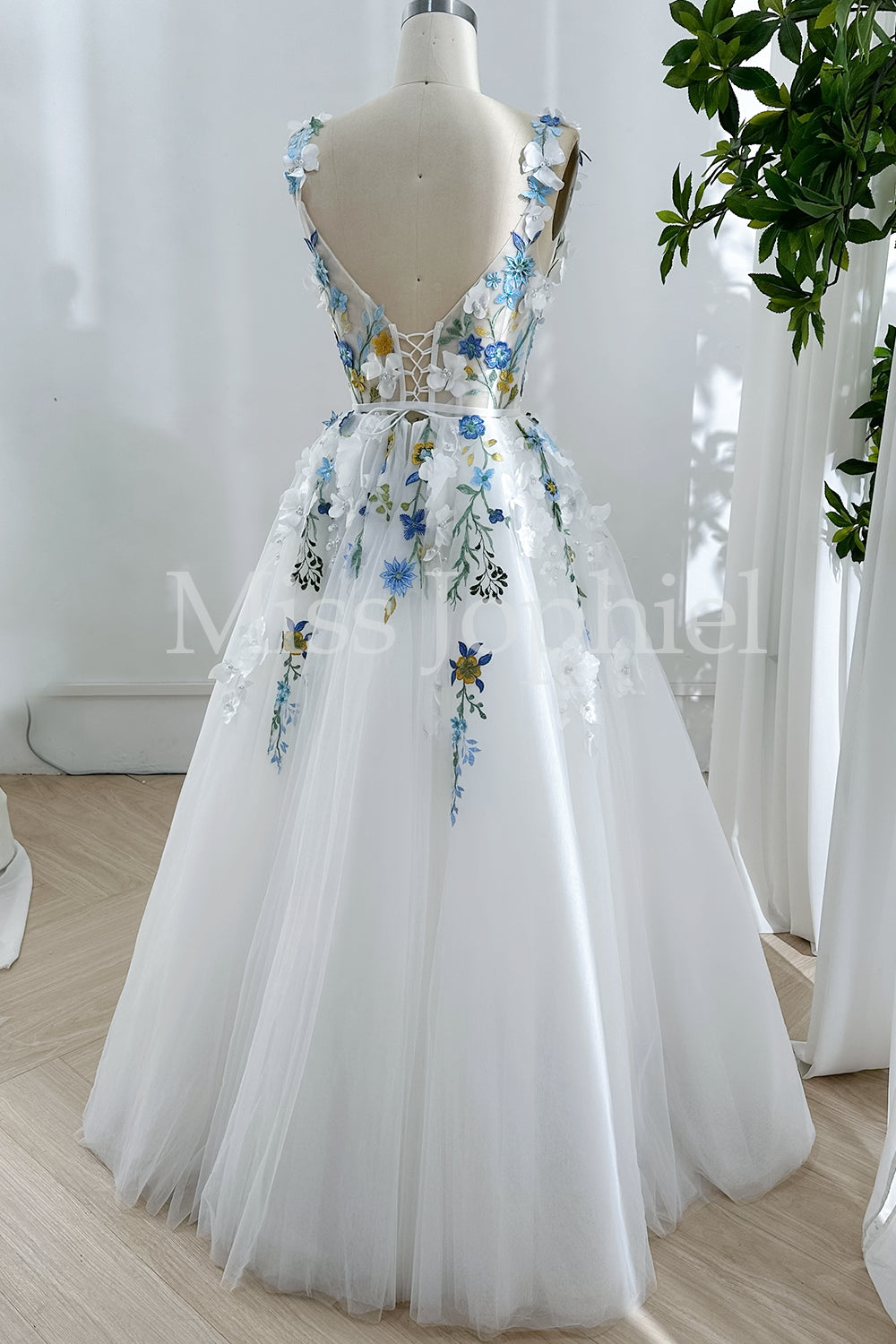 flower corset wedding dress Wedding dress with bustier bodice and floral embroidery