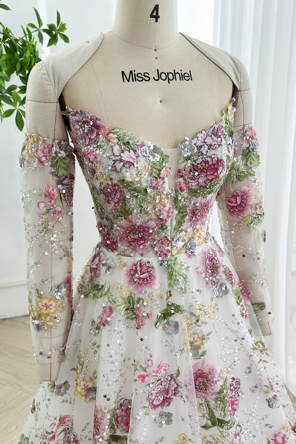 Sweetheart bustier embroidery foliage applique gemstone-sheen artisanwork couture-detail mannequin-label polished elegance!