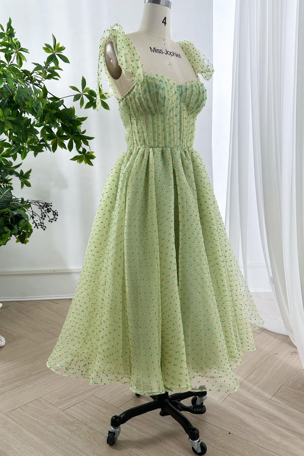 green emerald velvet dress MissJophiel Sage Green Glitter Tulle Midi Dress Sage Green / Tea Length / US2 green emerald velvet dress MissJophiel Sage Green Glitter Tulle Midi Dress Sage Green / Tea Length / US2
