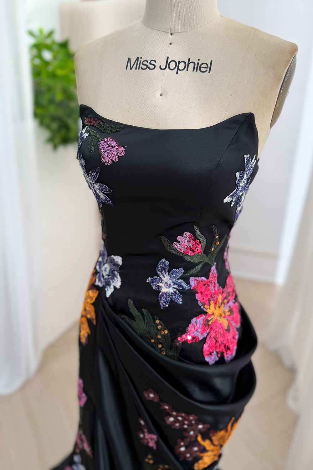 Robe de bal sirène noire à fleurs brodées, sans bretelles, avec fente
