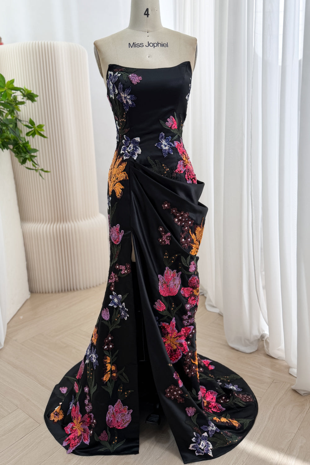 Robe de bal sirène noire à fleurs brodées, sans bretelles, avec fente