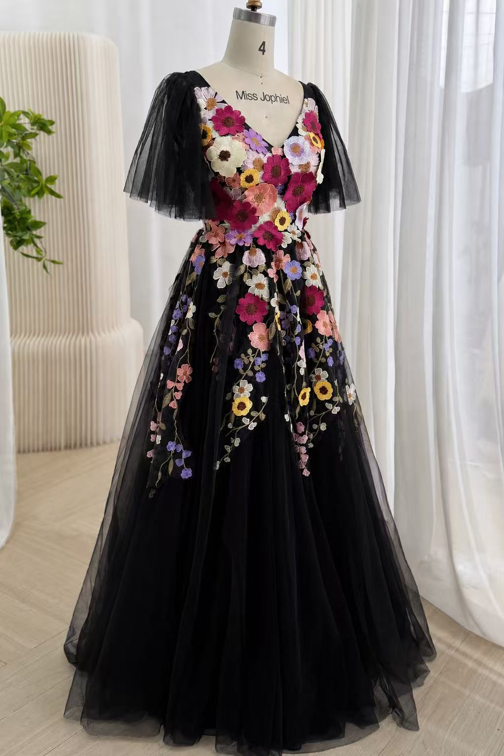 V Neck Emerald Green Floral Embroidered Tulle Ball Gown with Flutter Sleeves