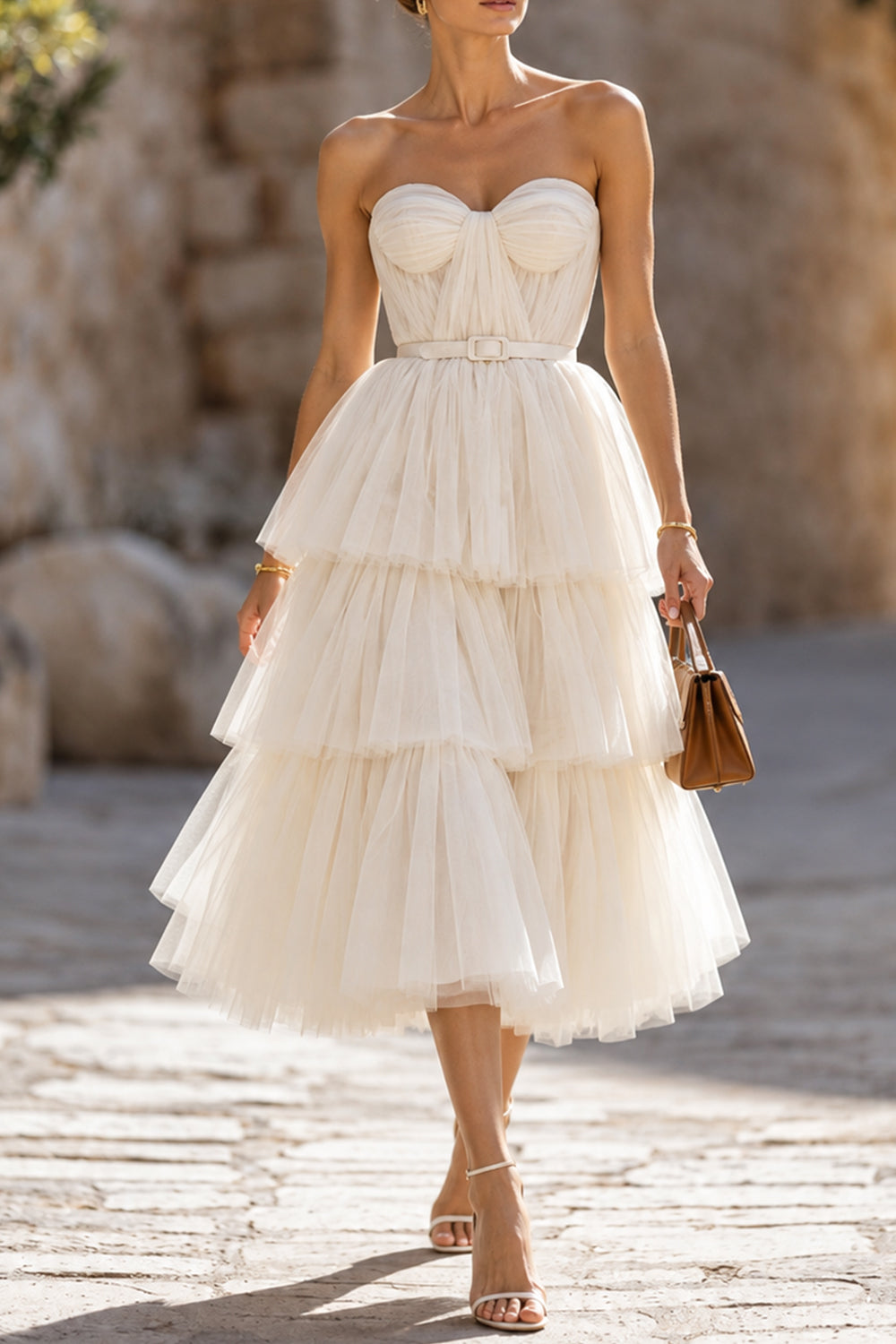 Vestido de tul color lavanda con escote en forma de corazón y falda escalonada