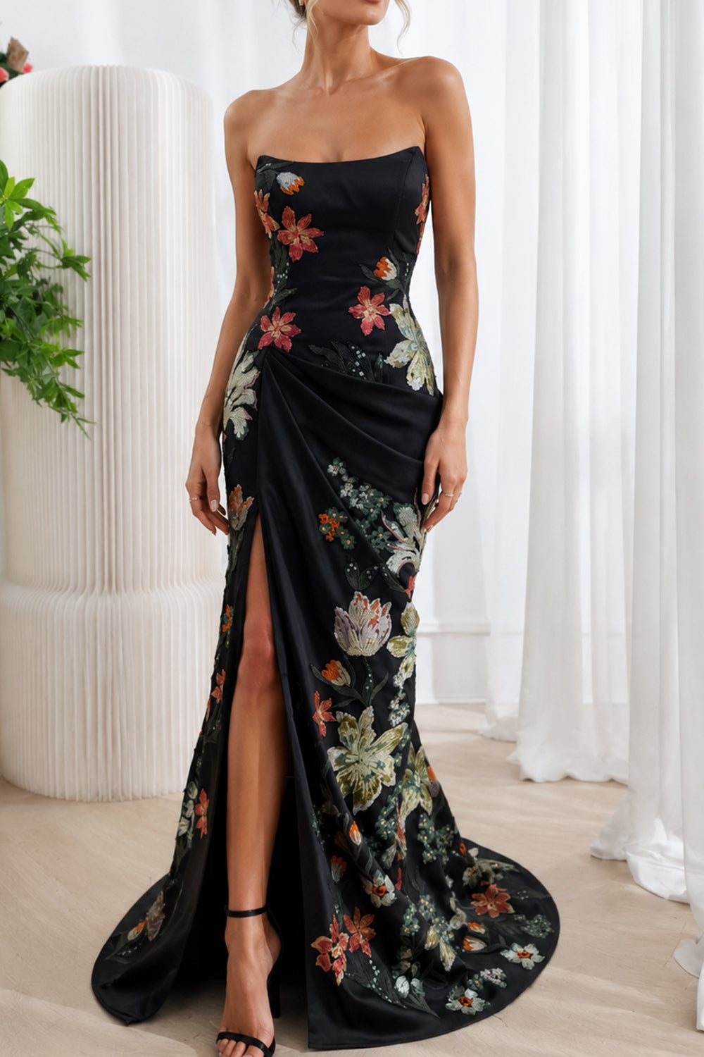 Robe de bal sirène noire à fleurs brodées, sans bretelles, avec fente
