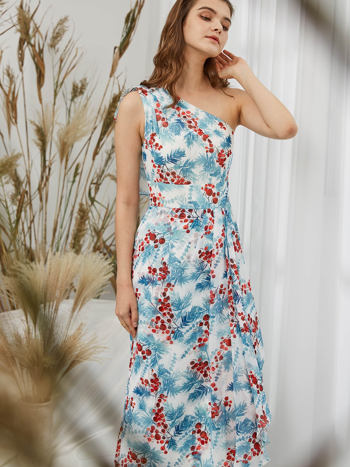Ein-Schulter-Chiffon-Druck-Blumen-blaues Tee-Längen-Kleid