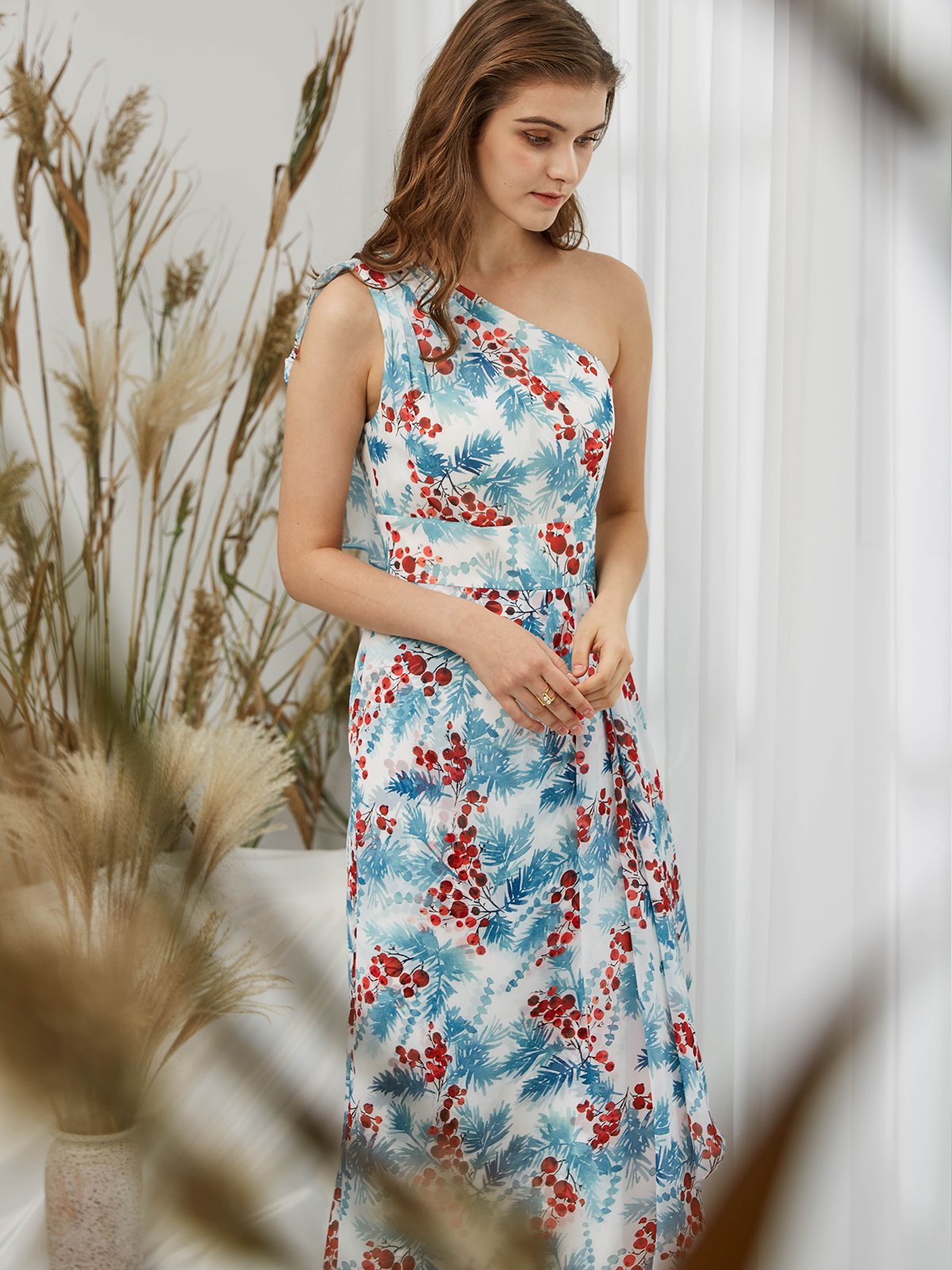Ein-Schulter-Chiffon-Druck-Blumen-blaues Tee-Längen-Kleid