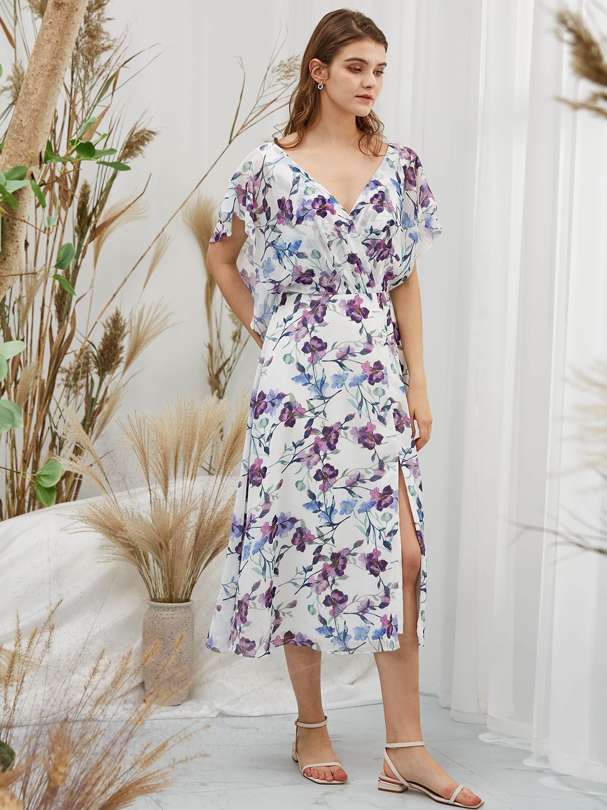 Formales Kleid mit Fledermausärmeln, V-Ausschnitt, Chiffon-Print, Blumenblau, Teelänge