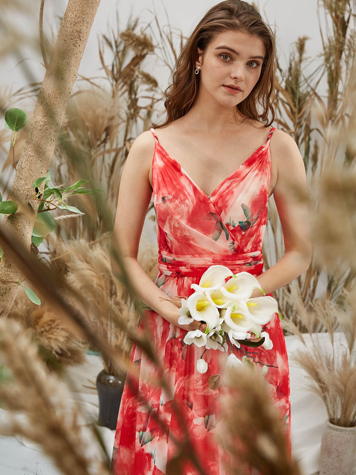 Träger mit V-Ausschnitt, Chiffon-Print, rotes, bodenlanges, formelles Abendkleid mit Blumenmuster