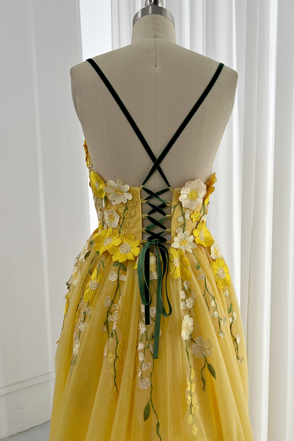 MissJophiel Embroidery Floral V Neck Yellow Prom Dress Lavender / Above Knee / US14