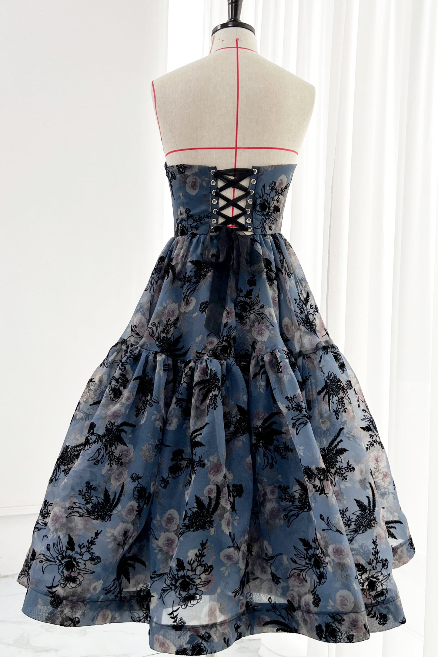 MissJophiel Strapless Floral Navy Floral Tiered Midi Evening Gown Navy Floral / Above Knee / US8 MissJophiel Strapless Floral Navy Floral Tiered Midi Evening Gown Navy Floral / Above Knee / US8