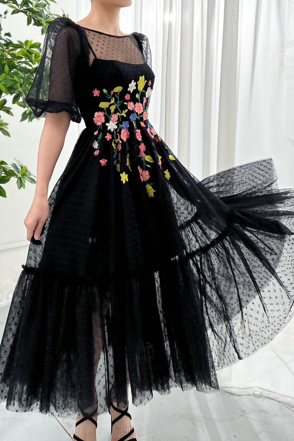 Puff Sleeves Illusion Black Midi Dress with Applique 2023130