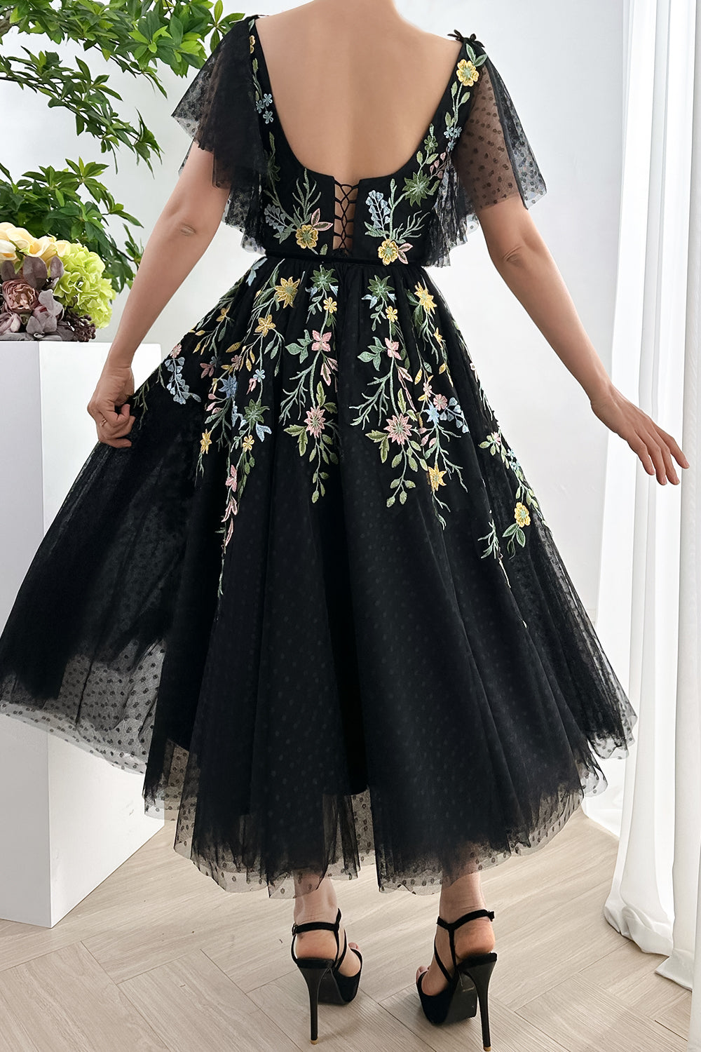 V Neck Floral Embroidery Midi Black Dress with Sleeves