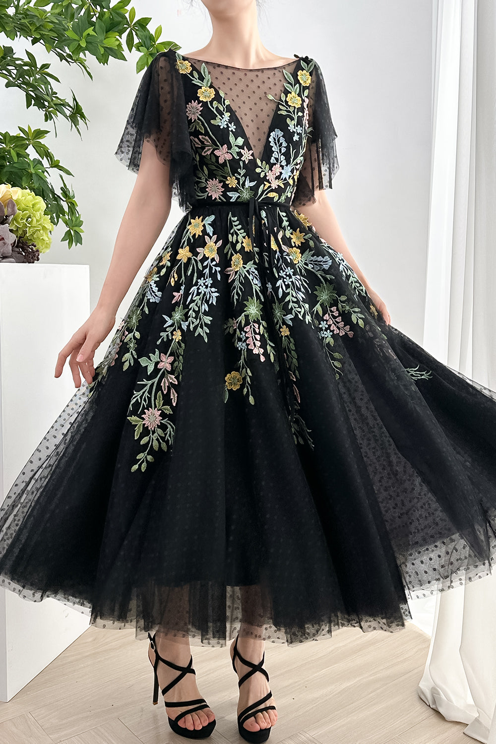 V Neck Floral Embroidery Midi Black Dress with Sleeves