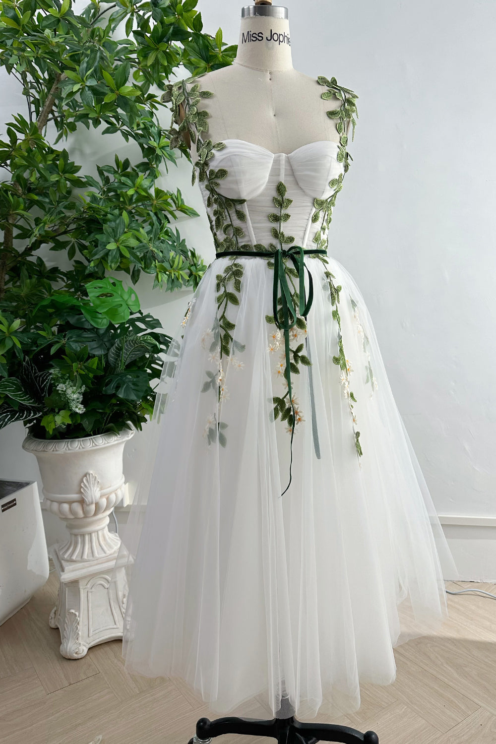MissJophiel Corset Leaf Embroidered Midi Dress with removable Straps Other / Above Knee / US4 MissJophiel Corset Leaf Embroidered Midi Dress with removable Straps Other / Above Knee / US4