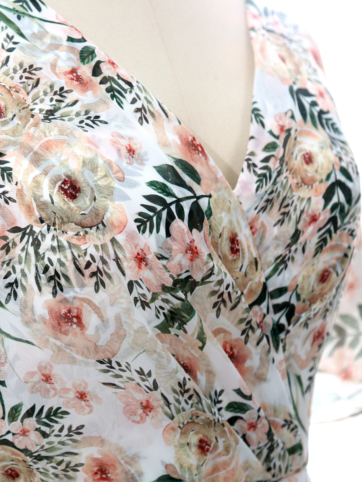 V-Ausschnitt, gekräuselte, halbe Ärmel, lange, plissierte Blumenhochzeitsgast-Abendkleider